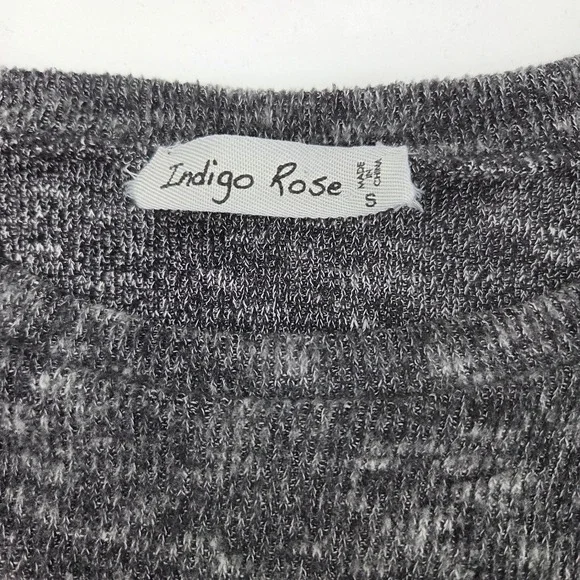 Indigo Rose Cold Shoulder Sweater Floral Embroidered Grey Knit Top Women's Small - Picture 5 of 8